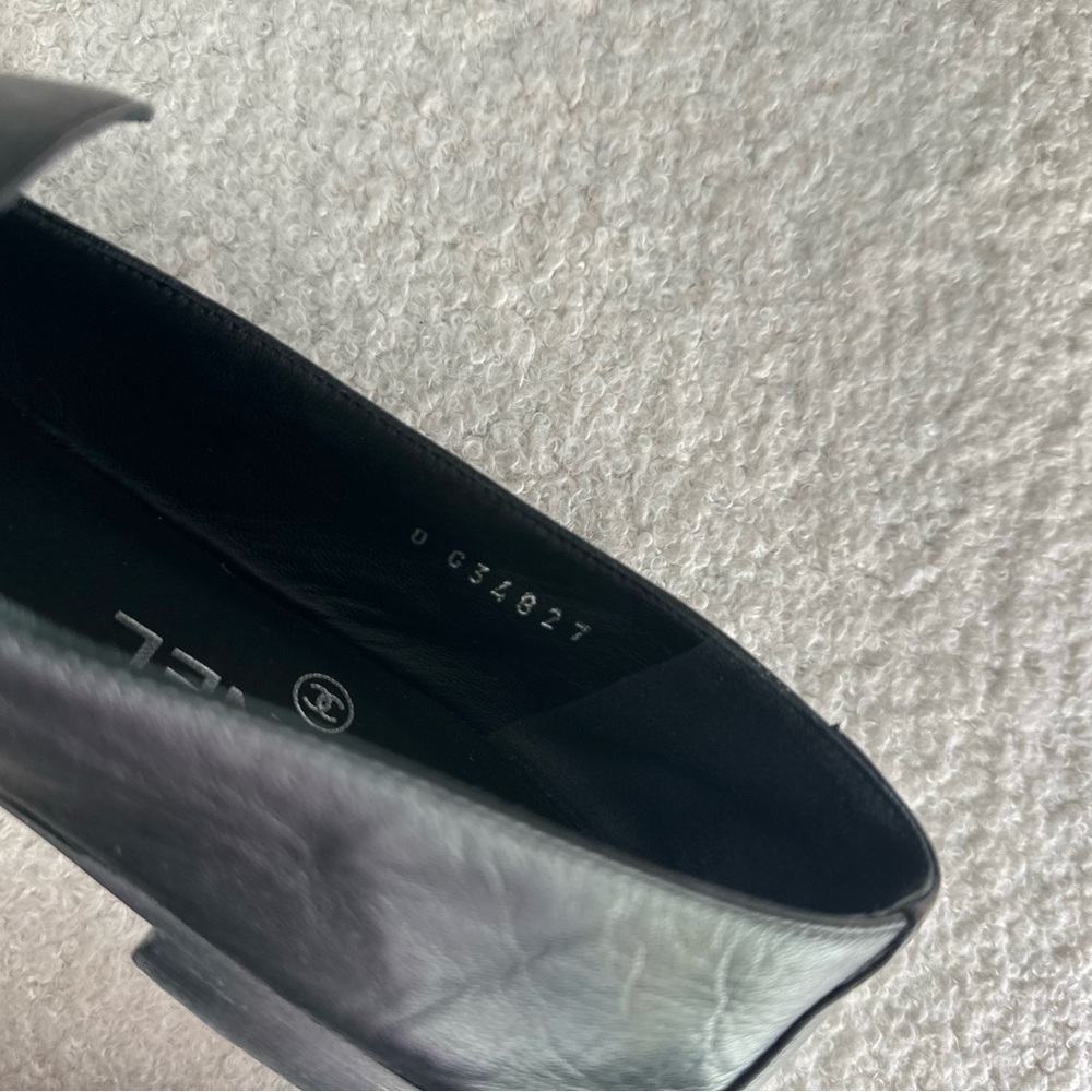 SOLD Chanel 2019 Moccasin Lambskin Flats/Loafers w/ Silver CC logo/ chain detail - Picture 10 of 13
